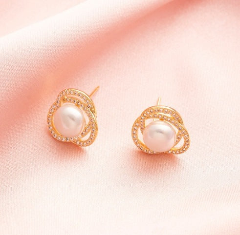 Elegant atmosphere of natural strong light freshwater 6A flat round pearl earrings temperament senior sense of light luxury 925 silver earrings