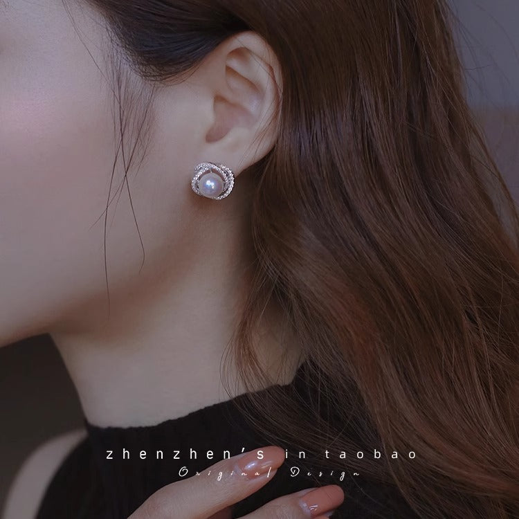 Elegant atmosphere of natural strong light freshwater 6A flat round pearl earrings temperament senior sense of light luxury 925 silver earrings