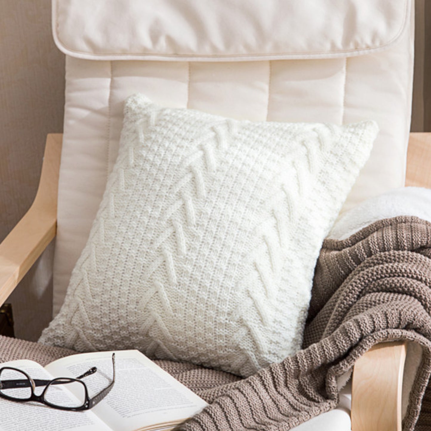 Zoholife V-pattern Decorative Cotton Knitted Pillow Case Cushion Cover Double-Cable Sweater Throw Pillow Covers for Bed Couch 18" X 18"